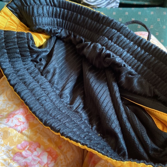 Fantastic boxing shorts. No tag so 29 inch waist that stretches black lining - Picture 3 of 3